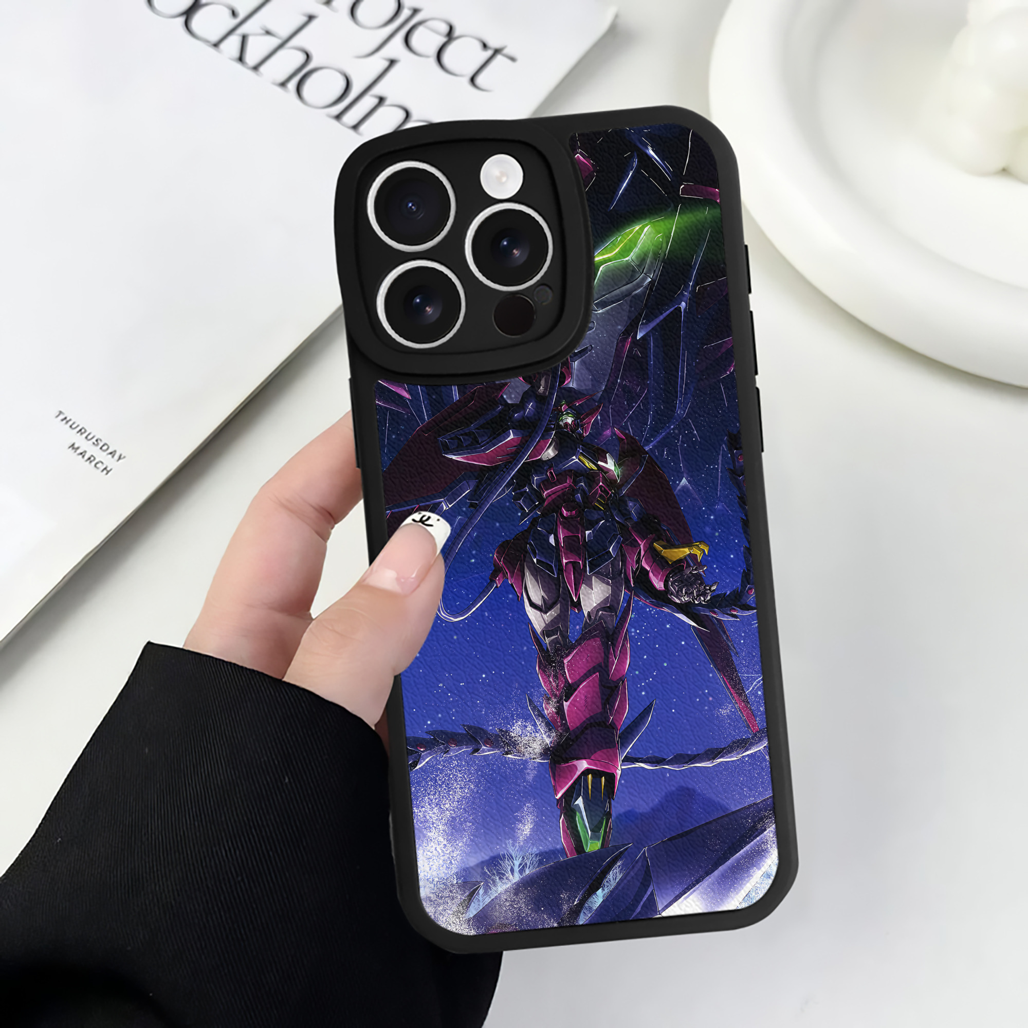 （画像用） 機動戦士ガンダム Mobile Suit Gundam 【iPhone 16シリーズ対応】シリコンスマホケース（レザー調） 材質：シリコン